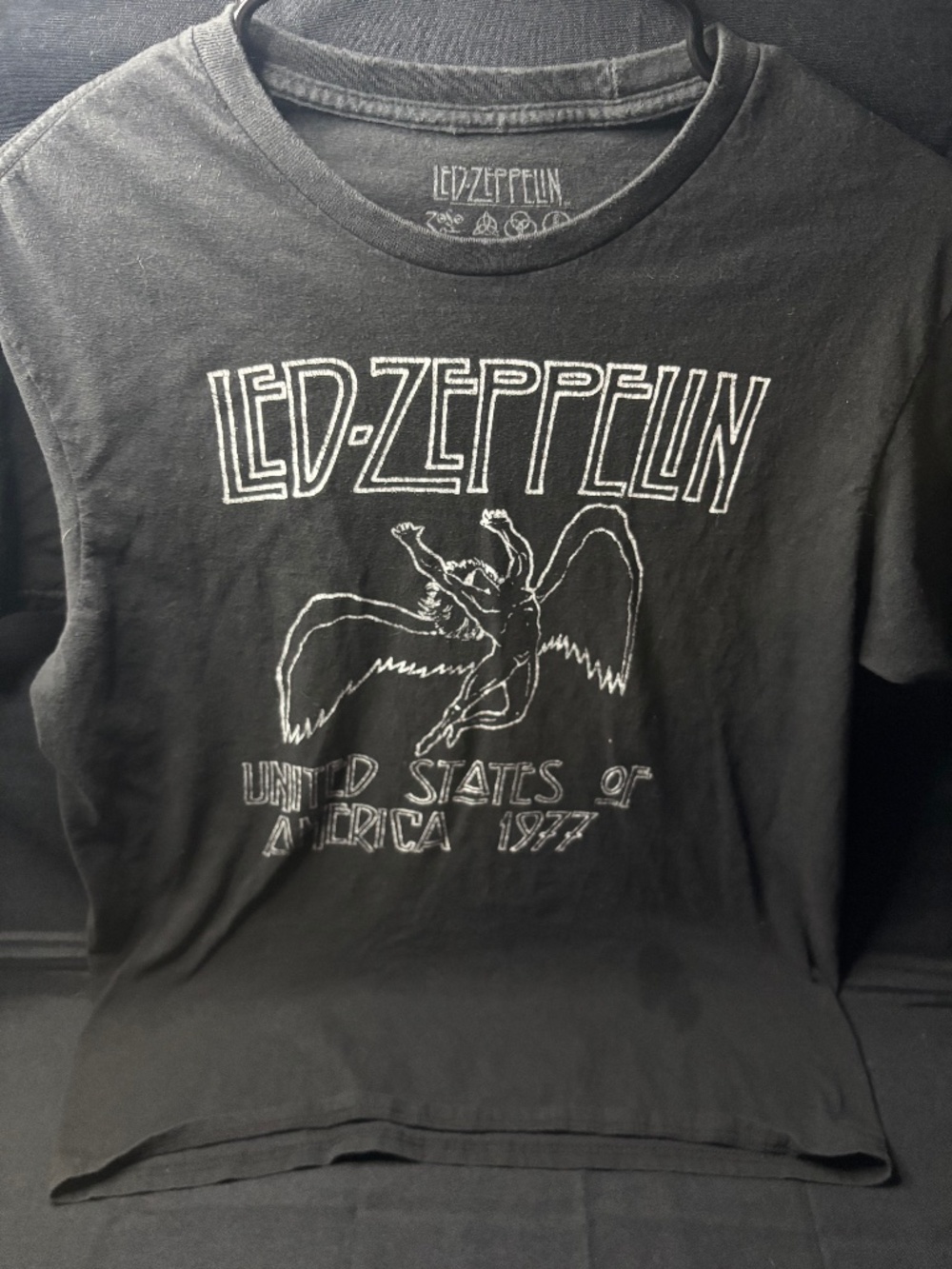 Led Zeppelin Men’s Large 1977 USA Icarus Graphic Black Band T Shirt 2022.